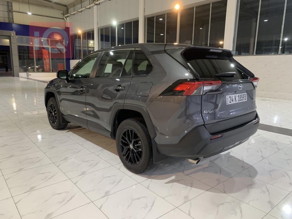 تۆیۆتا ڕاڤ 4